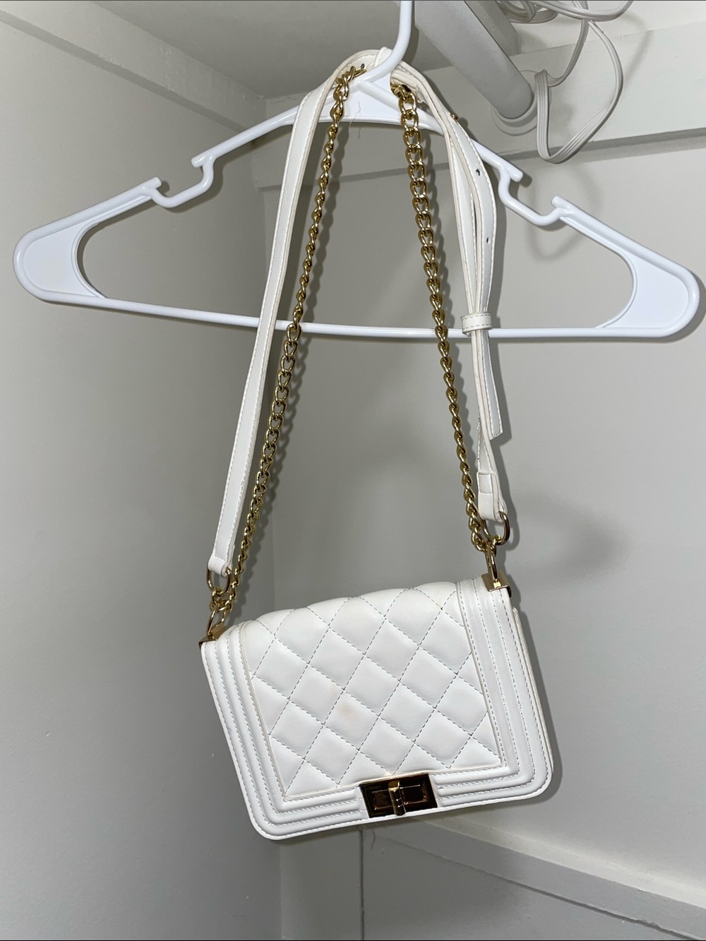 AKIRA White Quilted Crossbody with Gold Chain Strap